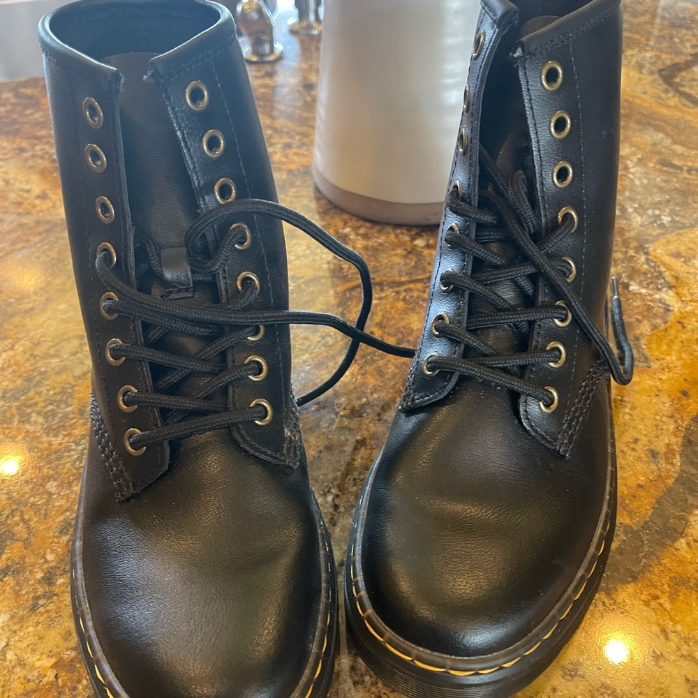 Dr Martens women’s Zavala combat boots US size 6. Like new condition NO BOX